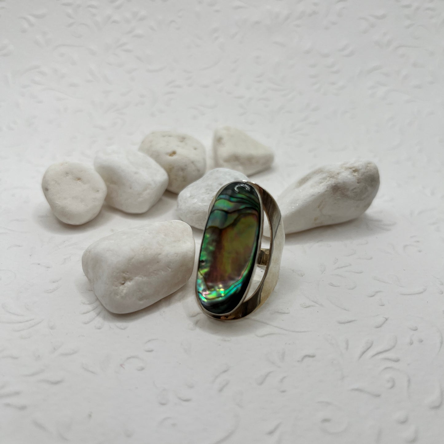 Pávakagyló köves ezüst gyűrű