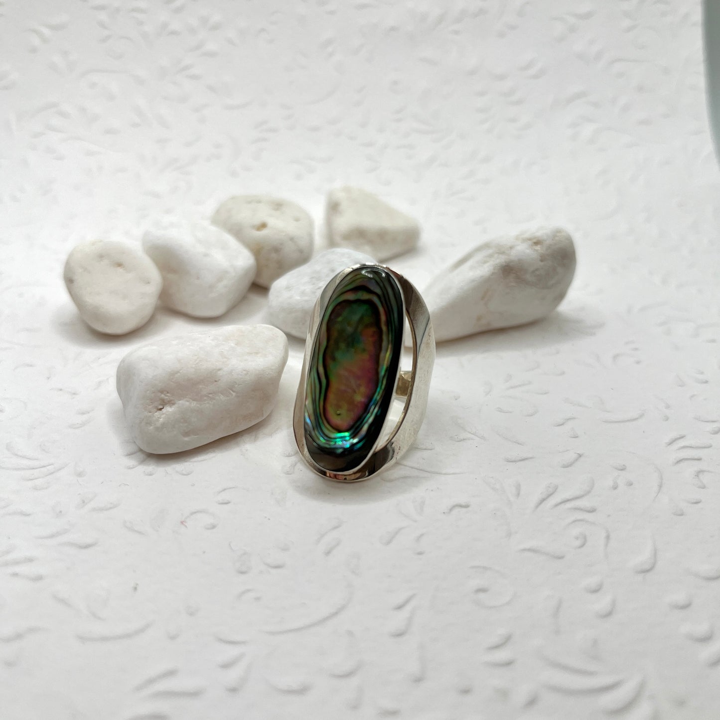 Pávakagyló köves ezüst gyűrű