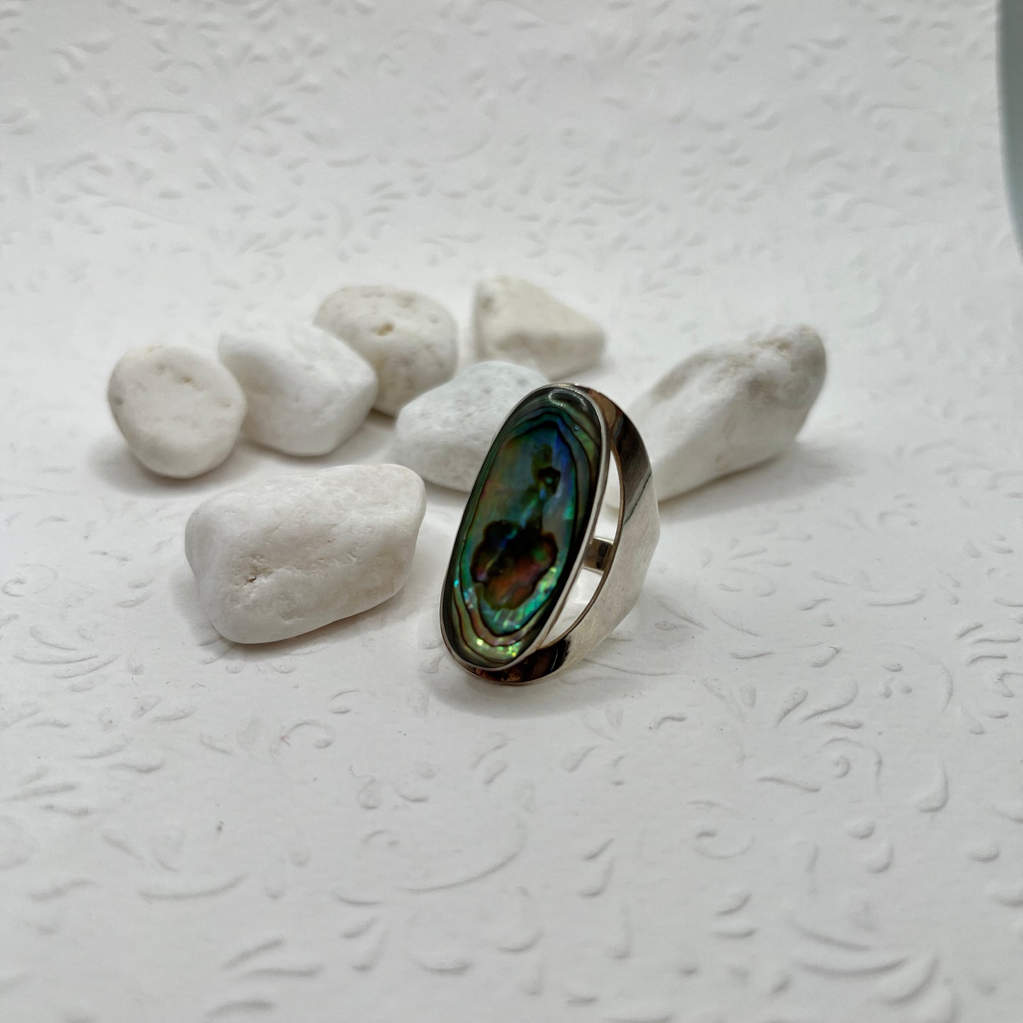 Pávakagyló köves ezüst gyűrű